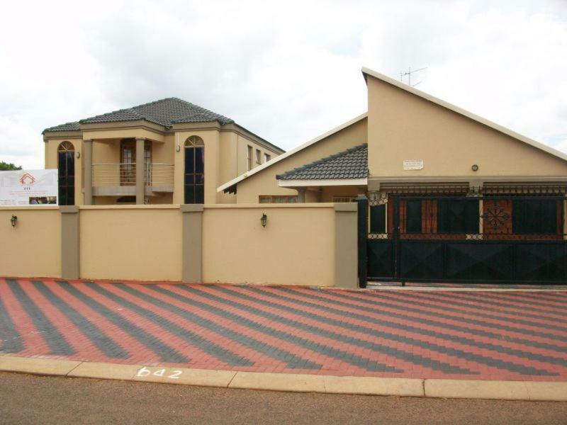 Koiketla Guesthouse Pretoria Exterior photo